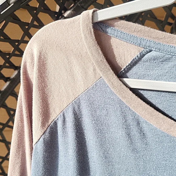 Heathered blue and taupe raglan top - Picture 2 of 5